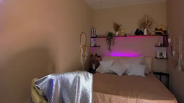 Snapshot of MaryRosenberg chatting on 10.10.25 MaryRosenberg online show from 10.10.25