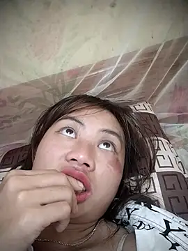 Snapshot of Dung-Thao19 chatting on 10.26.25 Dung-Thao19 online show from 10.26.25