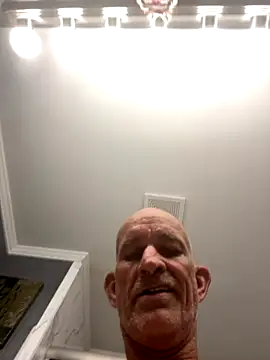 Snapshot of RightSized62 chatting on 09.12.25 RightSized62 online show from 09.12.25