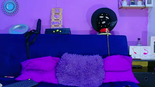 Snapshot of CristalRose chatting on 03.18.26 CristalRose online show from 03.18.26