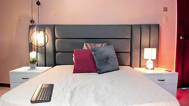 Snapshot of DaphneBeaumont chatting on 10.08.25 DaphneBeaumont online show from 10.08.25