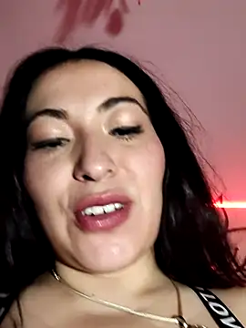 Snapshot of angelicroose2 chatting on 12.19.25 angelicroose2 online show from 12.19.25