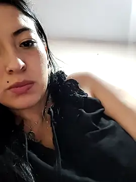 Snapshot of angelicroose2 chatting on 02.14.26 angelicroose2 online show from 02.14.26