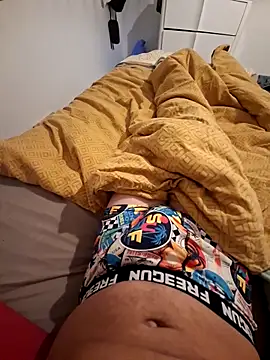 Snapshot of Yoaannn chatting on 10.12.25 Yoaannn online show from 10.12.25