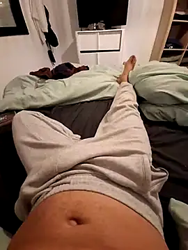 Snapshot of Yoaannn chatting on 10.30.25 Yoaannn online show from 10.30.25