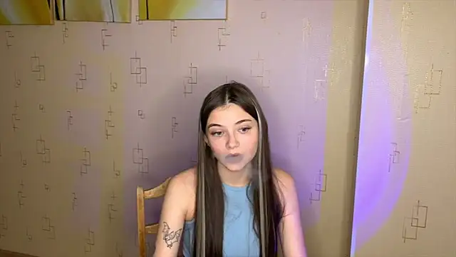 Snapshot of may_rollins chatting on 10.02.25 may rollins online show from 10.02.25