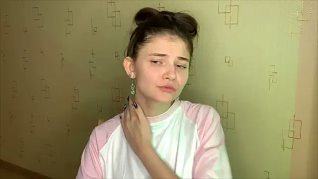 Snapshot of may_rollins chatting on 11.11.25 may rollins online show from 11.11.25