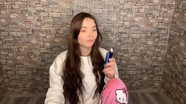 Snapshot of may_rollins chatting on 12.19.25 may rollins online show from 12.19.25