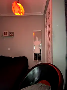 Snapshot of lacattiva chatting on 10.18.25 lacattiva online show from 10.18.25