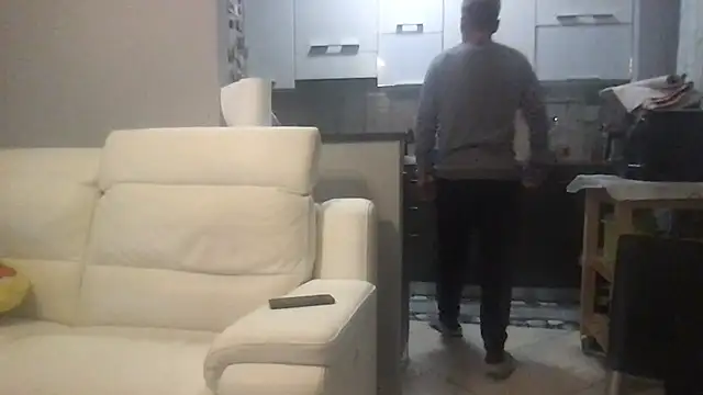 Snapshot of Axl_hot chatting on 10.24.25 Axl hot online show from 10.24.25