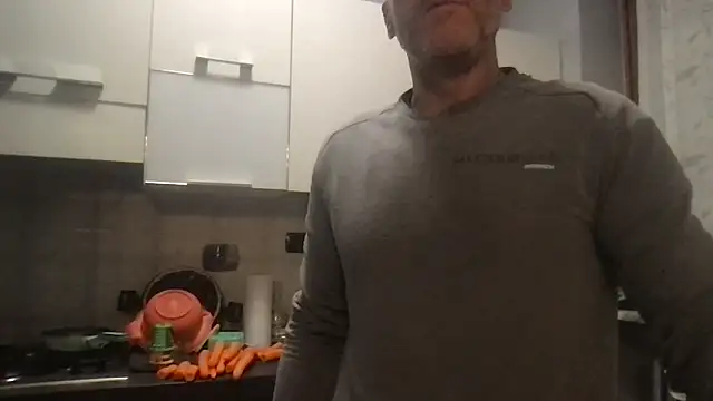 Axl hot online show from 11.21.25