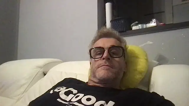 Snapshot of Axl_hot chatting on 02.09.26 Axl hot online show from 02.09.26