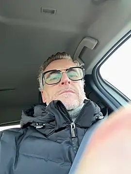 Snapshot of Axl_hot chatting on 02.22.26 Axl hot online show from 02.22.26