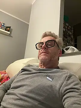 Snapshot of Axl_hot chatting on 02.23.26 Axl hot online show from 02.23.26