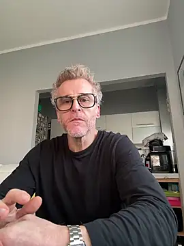 Snapshot of Axl_hot chatting on 02.27.26 Axl hot online show from 02.27.26