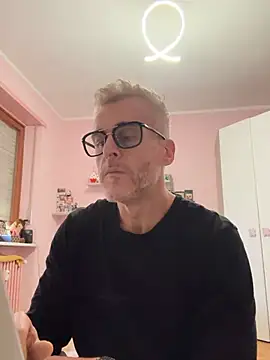 Snapshot of Axl_hot chatting on 03.03.26 Axl hot online show from 03.03.26