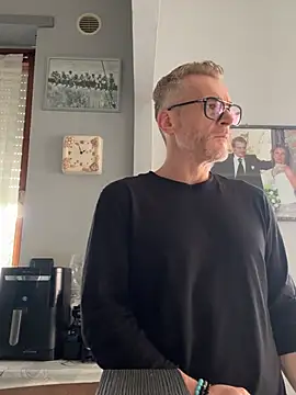 Snapshot of Axl_hot chatting on 03.06.26 Axl hot online show from 03.06.26