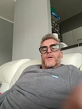 Snapshot of Axl_hot chatting on 03.07.26 Axl hot online show from 03.07.26