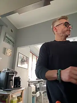 Snapshot of Axl_hot chatting on 03.13.26 Axl hot online show from 03.13.26