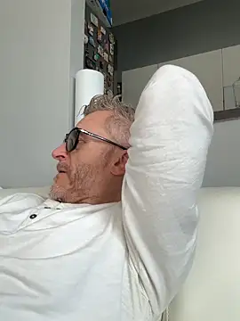 Snapshot of Axl_hot chatting on 03.21.26 Axl hot online show from 03.21.26