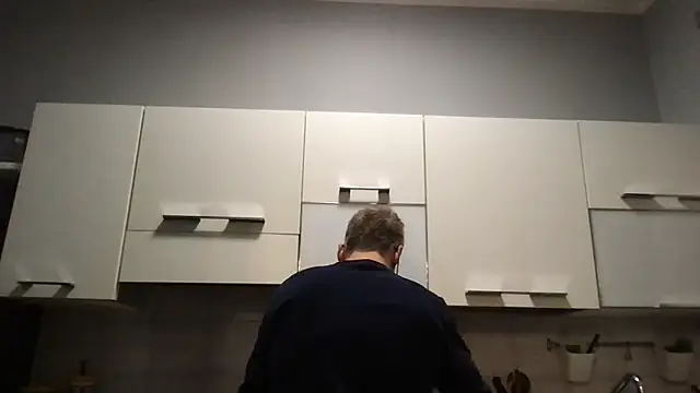 Snapshot of Axl_hot chatting on 03.23.26 Axl hot online show from 03.23.26