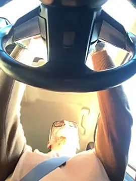 Snapshot of Axl_hot chatting on 03.27.26 Axl hot online show from 03.27.26