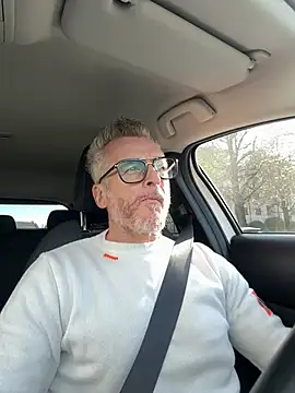 Snapshot of Axl_hot chatting on 03.31.26 Axl hot online show from 03.31.26