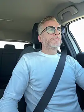 Snapshot of Axl_hot chatting on 04.02.26 Axl hot online show from 04.02.26