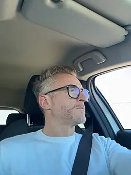 Snapshot of Axl_hot chatting on 04.03.26 Axl hot online show from 04.03.26