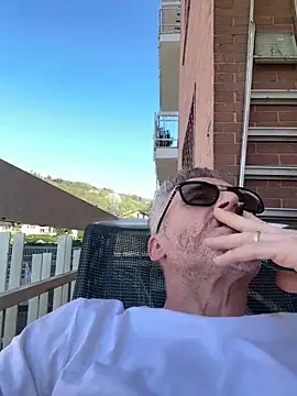 Snapshot of Axl_hot chatting on 04.06.26 Axl hot online show from 04.06.26