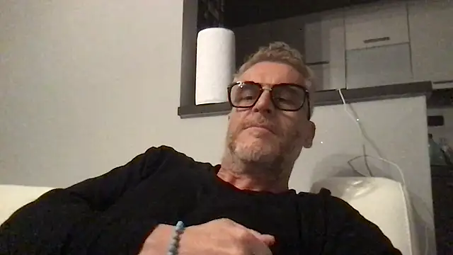 Axl hot online show from 04.30.26