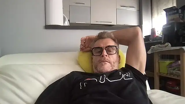 Axl hot online show from 05.09.26