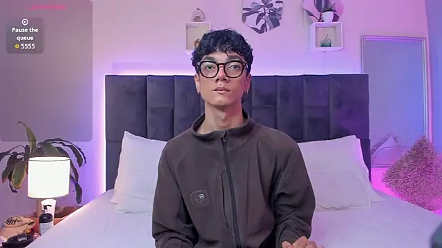 Phillicious   online show from 09.17.25