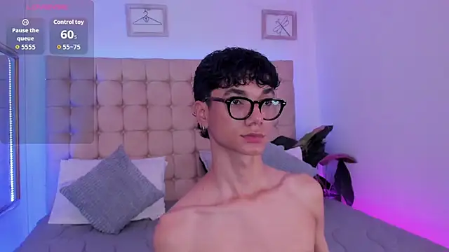 Phillicious   online show from 11.05.25