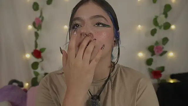Snapshot of cutee_andrea chatting on 06.19.26 cutee andrea online show from 06.19.26