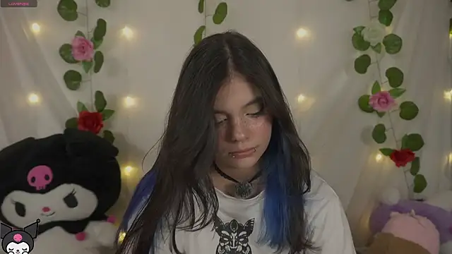 Snapshot of cutee_andrea chatting on 06.23.26 cutee andrea online show from 06.23.26