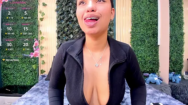 Snapshot of KhateAndersson chatting on 12.01.25 KhateAndersson online show from 12.01.25