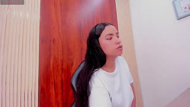 Snapshot of KhateAndersson chatting on 01.07.26 KhateAndersson online show from 01.07.26