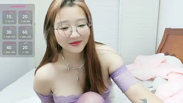 Snapshot of sisi-maiden chatting on 09.17.25 sisi-maiden online show from 09.17.25