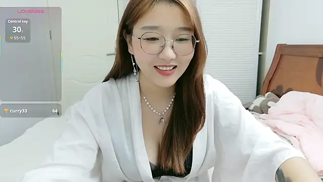 Snapshot of sisi-maiden chatting on 10.07.25 sisi-maiden online show from 10.07.25