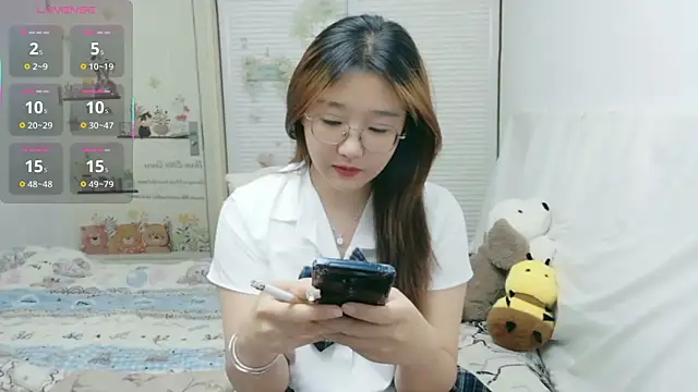 Snapshot of sisi-maiden chatting on 12.22.25 sisi-maiden online show from 12.22.25