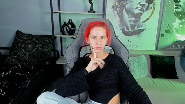 Snapshot of NitaNihil chatting on 10.03.25 NitaNihil online show from 10.03.25