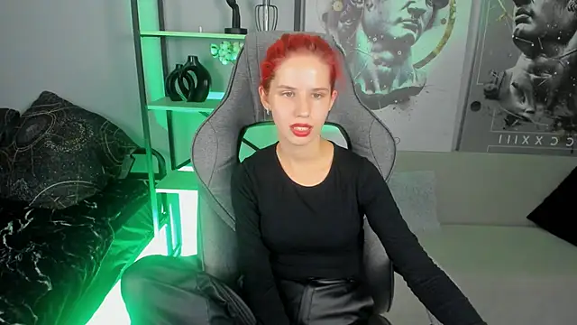 Snapshot of NitaNihil chatting on 10.18.25 NitaNihil online show from 10.18.25