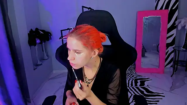 Snapshot of NitaNihil chatting on 10.29.25 NitaNihil online show from 10.29.25