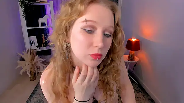 Snapshot of Astra_mluse chatting on 11.21.25 Astra mluse online show from 11.21.25