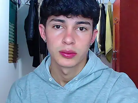 Snapshot of john_vichenso chatting on 09.10.25 john vichenso online show from 09.10.25