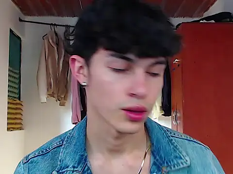 Snapshot of john_vichenso chatting on 09.19.25 john vichenso online show from 09.19.25