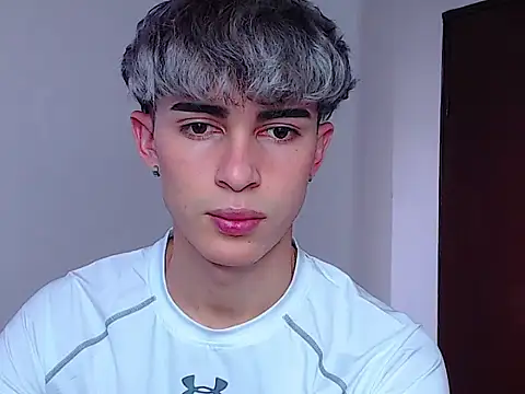 Snapshot of john_vichenso chatting on 10.08.25 john vichenso online show from 10.08.25