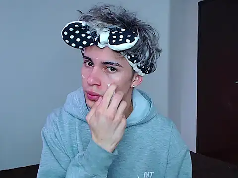 Snapshot of john_vichenso chatting on 10.21.25 john vichenso online show from 10.21.25