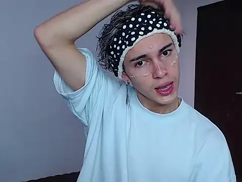 Snapshot of john_vichenso chatting on 10.28.25 john vichenso online show from 10.28.25